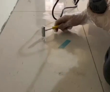 黄山市瓷砖开裂维修公司专业分享瓷砖在铺贴前如果没有沥干水分，将会导致以下问题